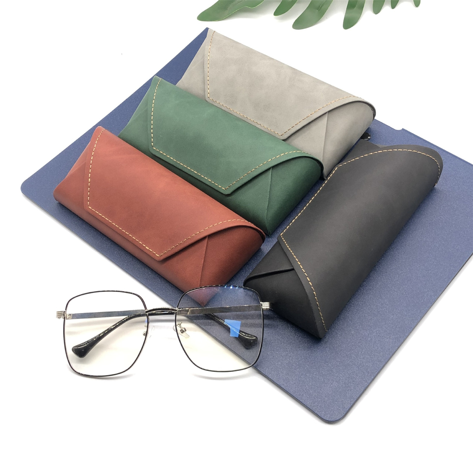Travel Accessories Gift Ideas - 스펙터클 케이스 Pu+메탈 안경 홀더 선글라스