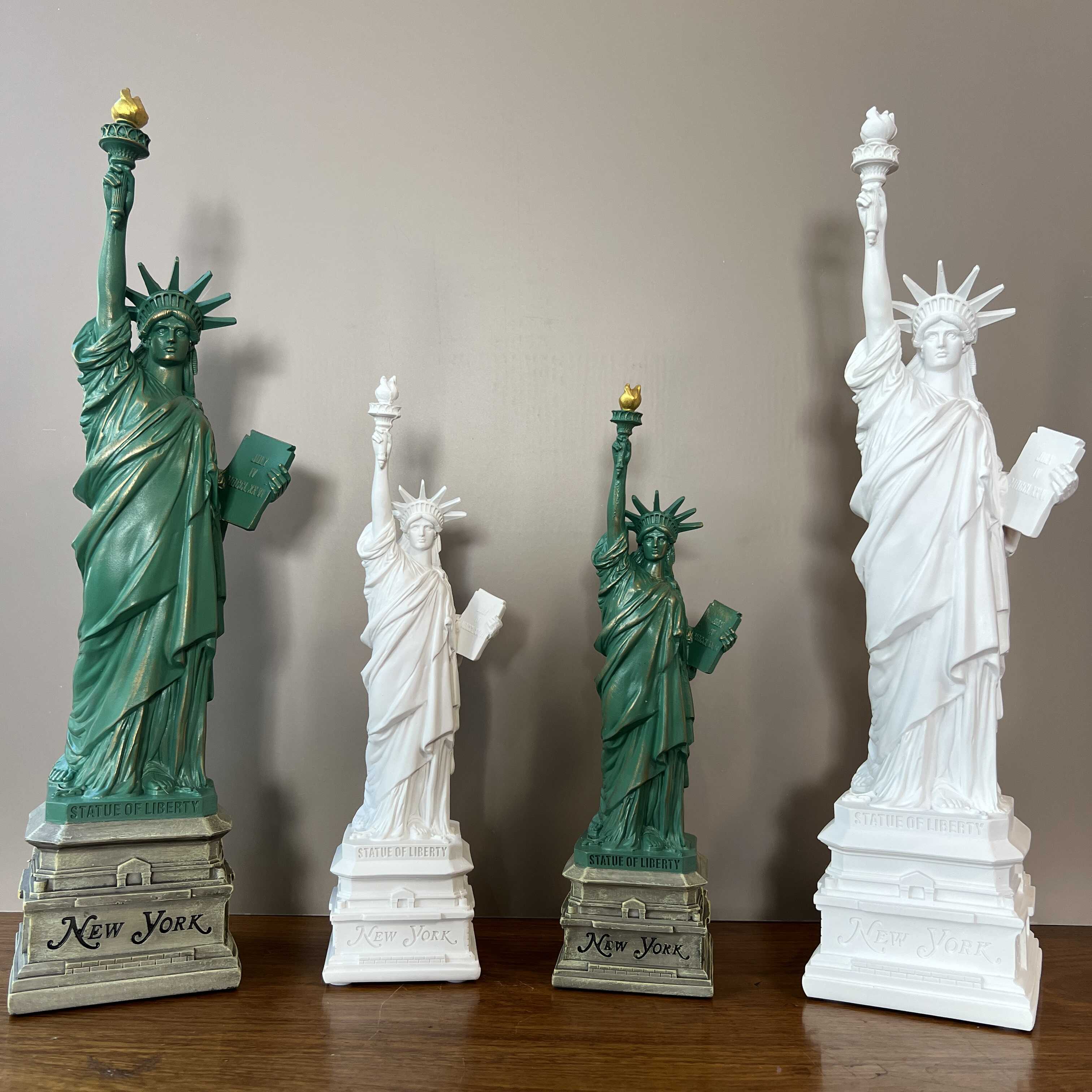 Travel Accessories New York - YuryFvna 자유의 여신상 모델 책상 액세서리